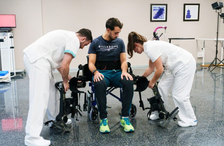 "En neurorrehabilitación robótica trabajamos pensando en la vida real del paciente: que pueda moverse por casa con seguridad y reducir el riesgo de caídas", explica Sara García Delgado